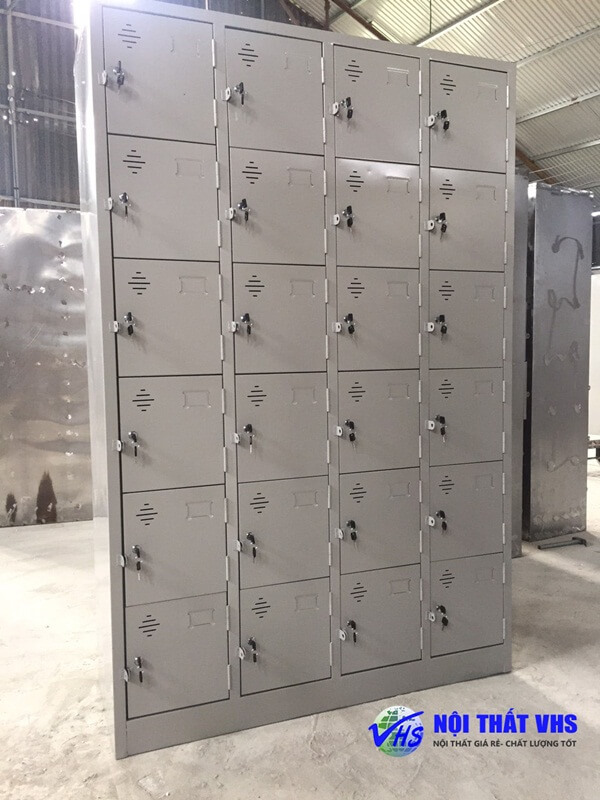 Vệ sinh tủ thường xuyên cũng là cách bảo quản tủ locker sắt